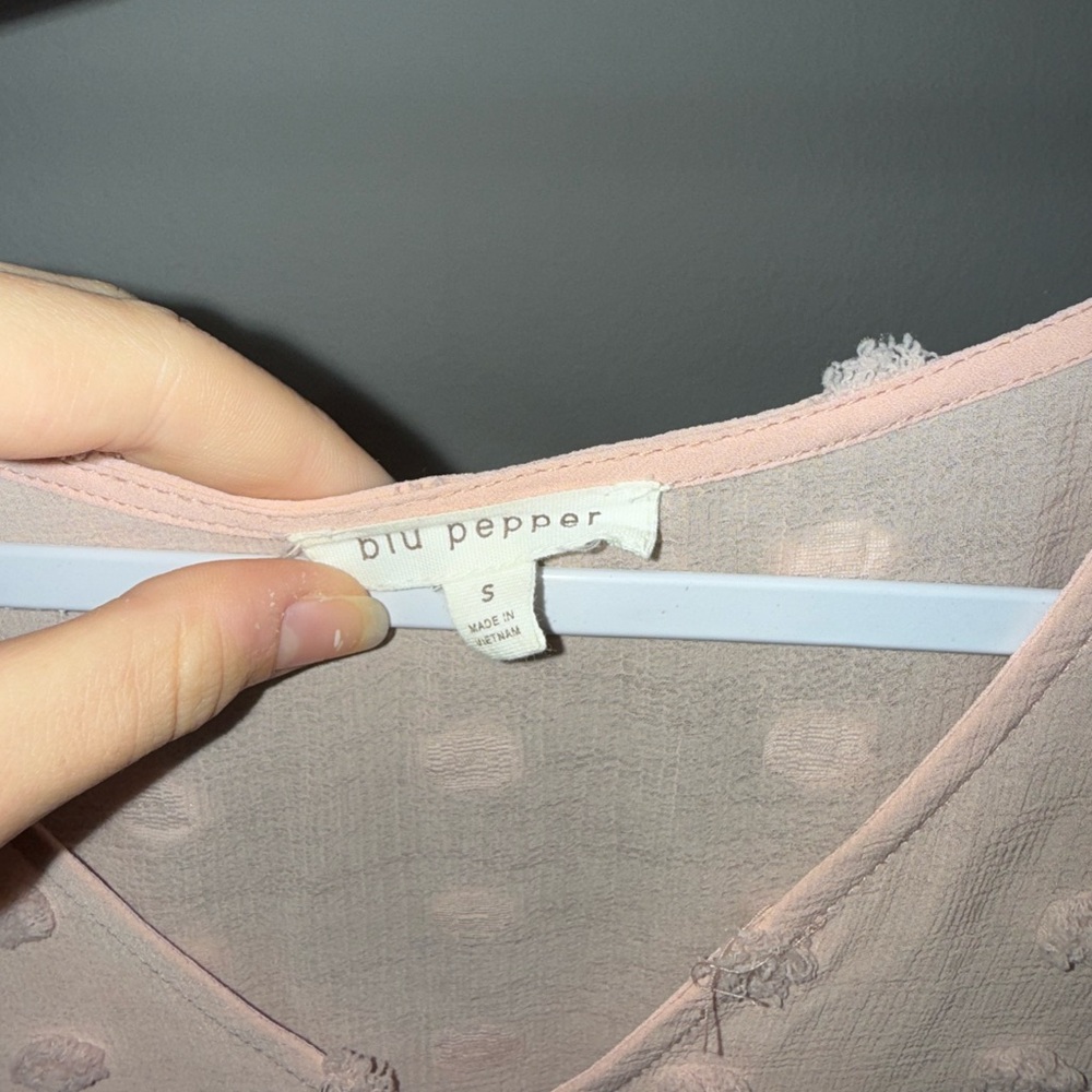 Blu Pepper Light Pink Textured V-Neck Blouse - Picture 2 of 3